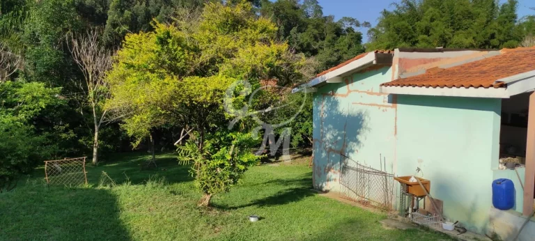 Imagem Chácara com muito verde na Roseira