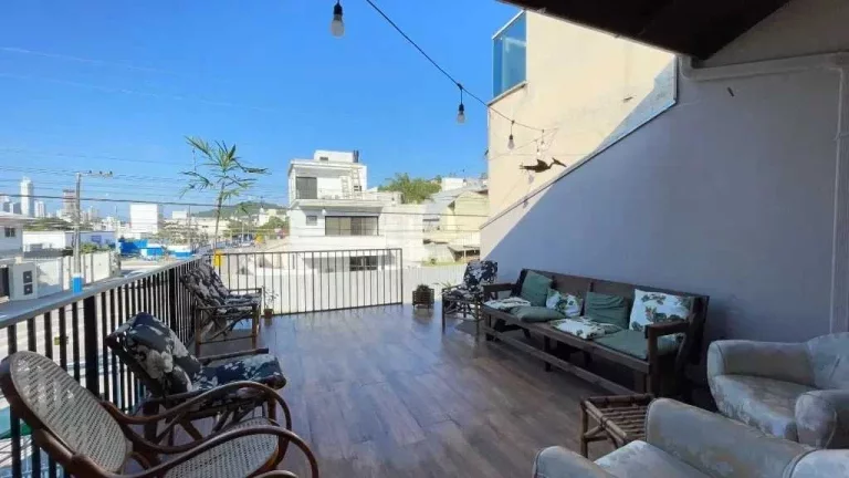 Imagem Sobrado com 2 dormitórios e 1 vaga de garagem com terraço e churrasqueira em Balneário Camboriú