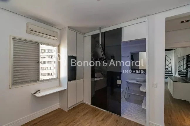 Imagem Amplo imóvel com 2 suítes e 2 banheiros à venda. Oferece conforto e comodidade em um condomínio ...