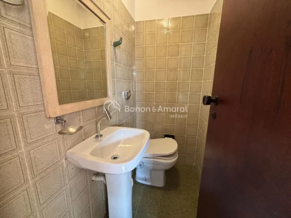 Imagem More com praticidade e excelente localização no coração de Campinas! Este apartamento conta com ...