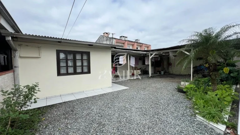 Imagem Terreno com Duas Casas Térreas – Oportunidade para Investir ou Morar Bem