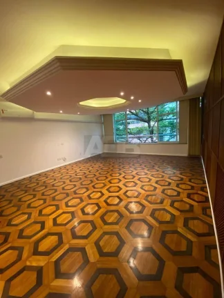 Imagem Apartamento no Leblon, 4 Quartos, 219m2, 1vaga, Quadra da Praia
