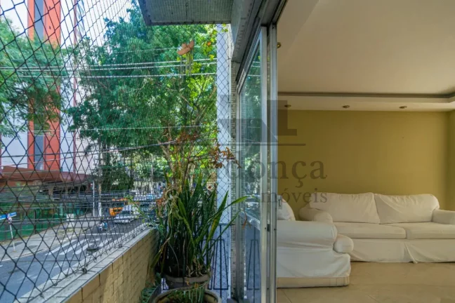 Imagem Apartamento no Jardim Paulista com 175m², 3 quartos (1 suíte) e 1 vaga.
