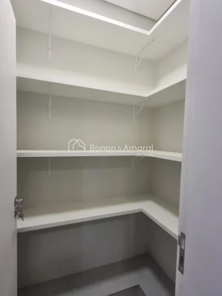 Imagem Essa casa à venda no Parque Brasil 500, no condomínio Royal Garden, em Paulínia, oferece um excel...
