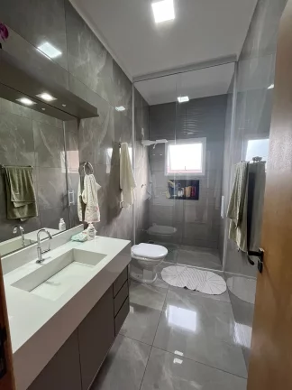 Imagem Residência Excepcional no Centro de Quadra, SP - Viva em Luxo e Conforto Absolutos!