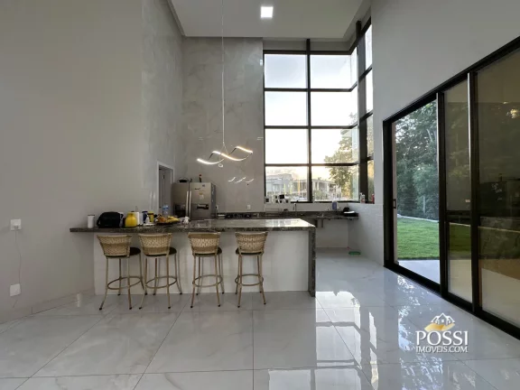 Imagem Casa Linear com 4 Suítes e Amplo Quintal no Condomínio Riviera Park