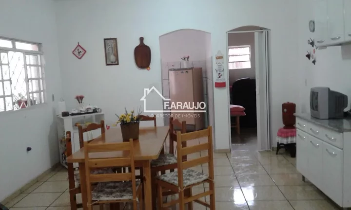 Imagem Casa à venda em Jardim Ana Maria com 234m² 3 quartos, 2 vagas