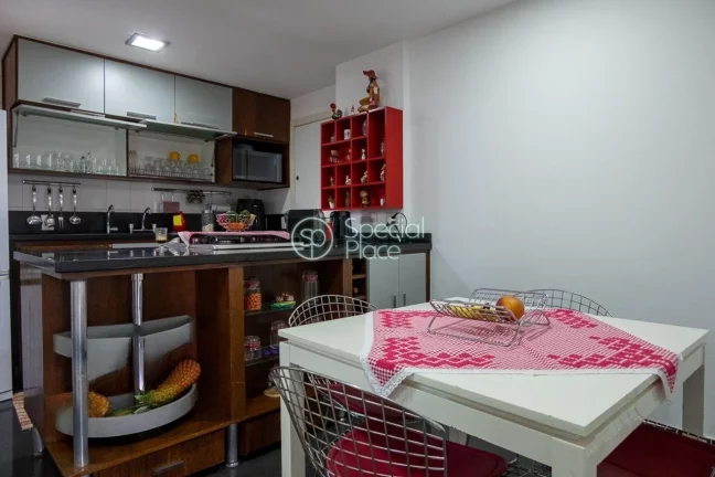 Imagem Reformado com ótima planta na Vl Romana Apartamento amplo, rico em armários, varanda envidraçada,...
