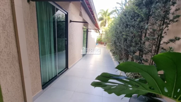 Imagem Casa à venda no bairro Dom Eduardo II, Uberaba: 3 dormitórios, piscina aquecida e móveis planejados!