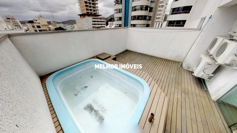 Imagem Locação Anual apartamento garden mobiliado e equipado com 03 dormitórios no Centro de Balneário Camboriú.