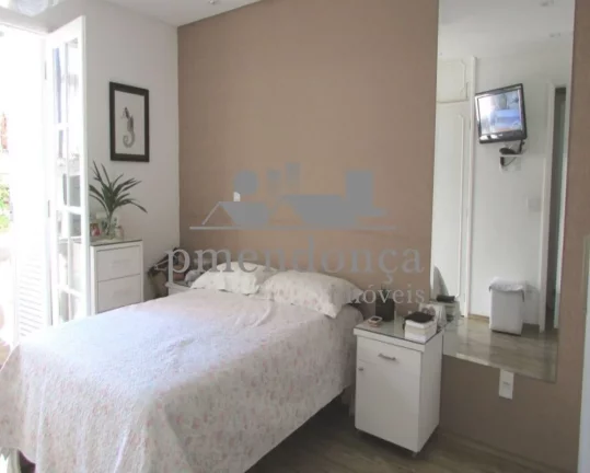Imagem Ótimo apartamento, arejado e iluminado, living ampliado para 03 ambientes, piso de porcelanato, lav...