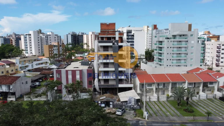 Imagem EXCELENTE COBERTURA DUPLEX EM CAIOBA COM 3 SUITES A 300m DO MAR