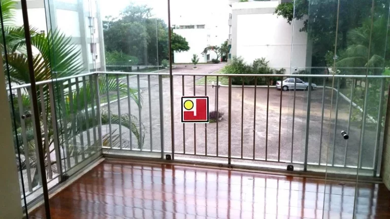 Imagem Vendo 3Q Jardim Europa, em frente ao BarraShopping, dependências, 2 vagas, churrasqueira, quadra poli, campo de futebol e volei de praia, pier, balsa