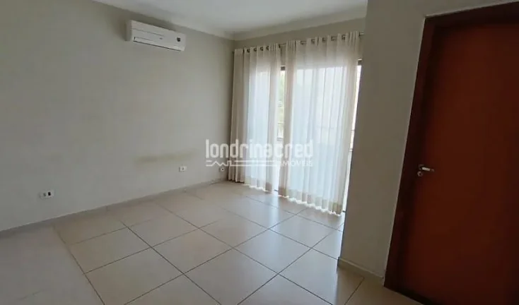 Imagem Excelente Sobrado no Jardim Itália, Cambé: 3 Quartos (1 Suíte Luxuosa), 3 Banheiros, Sacada, Churrasqueira e Piscina – Conforto e Lazer para Sua Família!