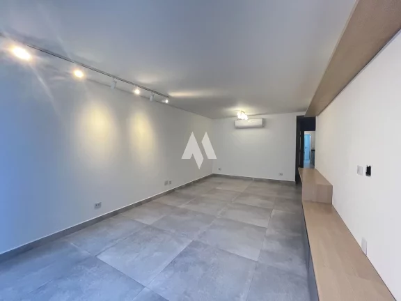 Imagem Apartamento com 03 dormitórios na quadra da praia à venda no Gonzaga - Santos/SP