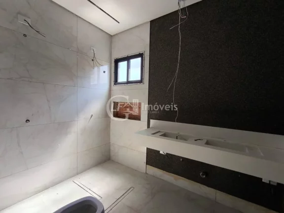 Imagem Imperdível oportunidade: Casa à venda em Campo Grande-MS, Carandá Bosque - 3 quartos, 2 suítes, 2 salas, 5 banheiros, 2 vagas, 180m².