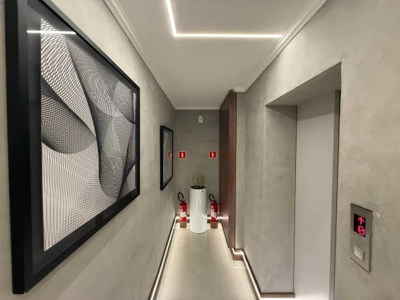 Imagem Apartamento último andar com 3 dormitórios sendo 2 suítes e 2 vagas de garagem - Balneário Camboriú/SC