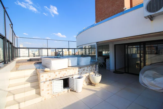 Imagem MARAVILHOSA COBERTURA DUPLEX EM MOEMA, EQUIPADA, COM 380 METROS. LINDA VISTA DA REGIÃO. PARA VENDA OU ALUGUEL.