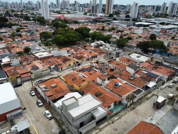 Imagem Casa Padrão à Venda em Lagoa Nova, Natal - 4 Dormitórios