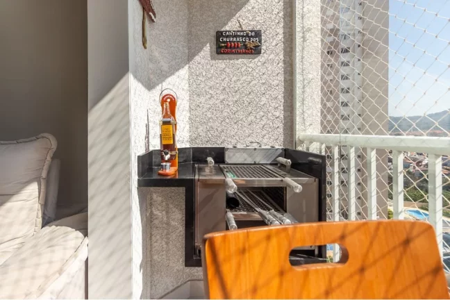Imagem Apartamento reformado 2 Dormitórios, sendo 1 suite, sacada e vaga.
