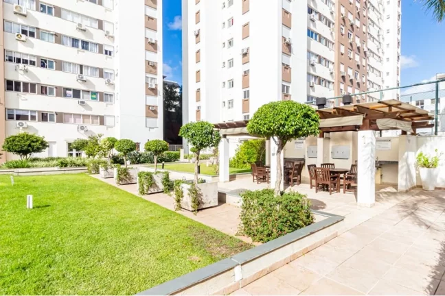 Imagem Apartamento à venda em Porto Alegre, Passo da Areia, com 2 quartos, 58m²
