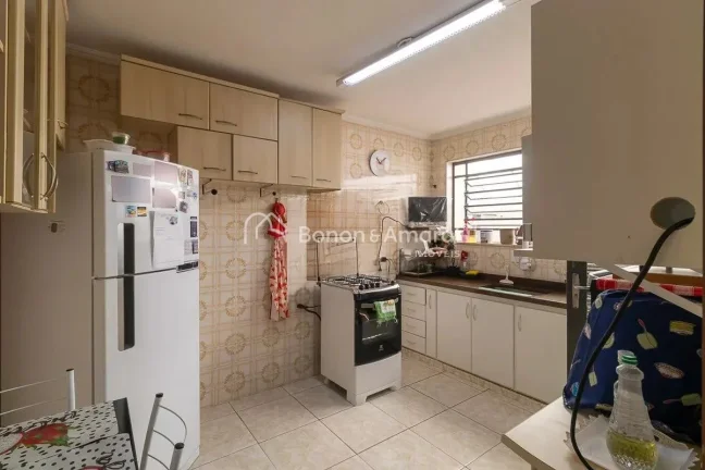 Imagem Apresentamos este imóvel amplo com 4 dormitórios e 2 banheiros, ideal para quem busca conforto e p...