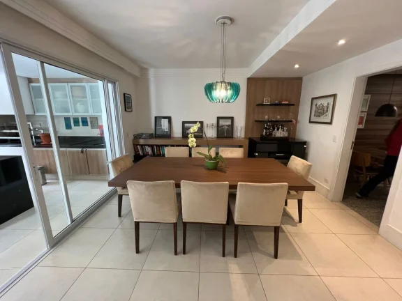 Imagem Lindo apartamento 172 M², 4 dormitórios sendo 3 suítes, 1 espaçosa sala, 1 bela varanda gourmet, 5 banheiros, lavabo, 4 vagas de garagem. Ar split.