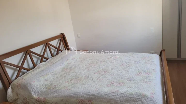 Imagem Casa à venda em condomínio fechado em Valinhos, com três suítes, salas de estar e jantar integra...