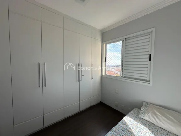 Imagem Amplo apartamento com ambientes bem distribuídos e ótima integração entre os espaços. A cozinha...