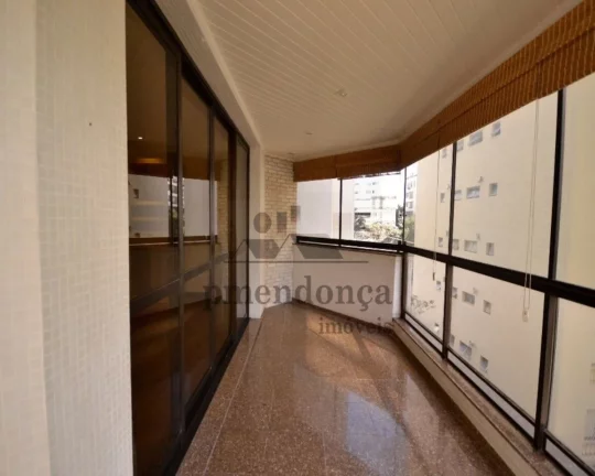 Imagem Apartamento amplo bem distribuído, com terraço, living para 03 ambientes, bem arejado e iluminado,...