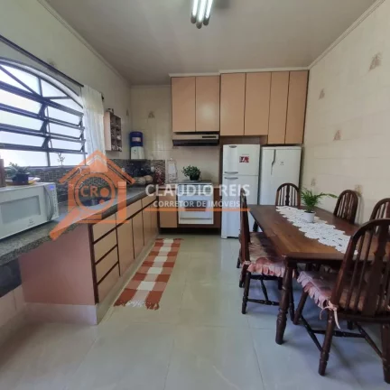 Imagem Sobrado com 3 Quartos à venda, 195m² - Campo Grande