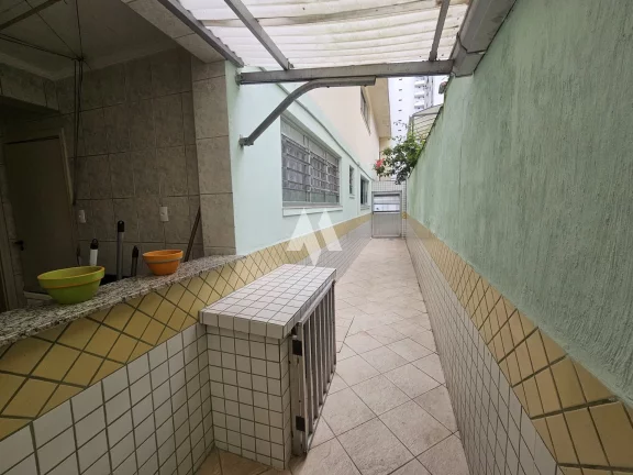 Imagem Casa Térrea no Embaré ao lado do shopping, 03 quartos e 02 vagas de garagem!