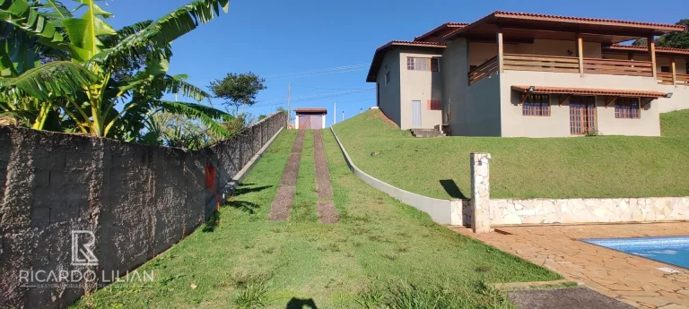 Imagem "Espetacular Casa em Condomínio Fechado: 4 Suítes, Área Gourmet, Piscina e Vista Inigualável!"