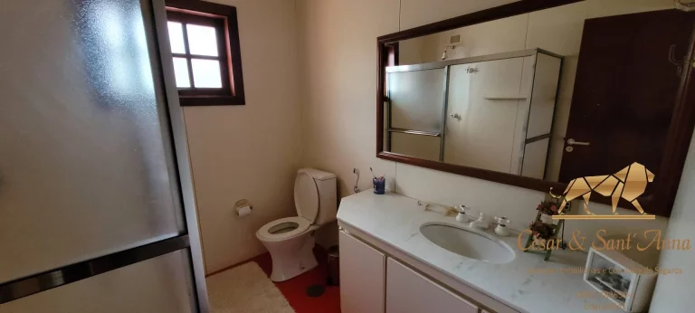 Imagem Oportunidade, Belíssima casa em meio ao verde de Campos do Jordão/SP