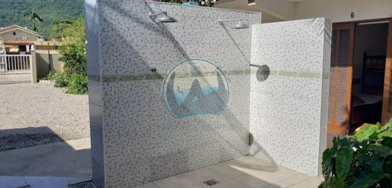 Imagem Predio à venda em Ubatuba-SP, bairro Maranduba: 1 quarto, 1 sala, 1 banheiro, 1 vaga de garagem, 50,00 m² de área.