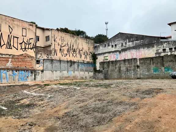 Imagem Área de 922m² no Centro de Embu das Artes: Venda por R$ 6.500.000