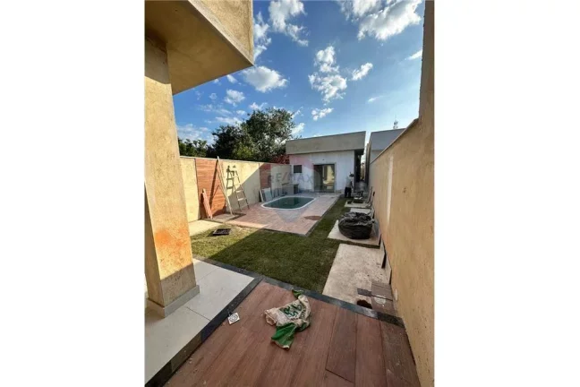 Imagem Uma casa belíssima em uma localização espetacular PRÓXIMO A PRAIA