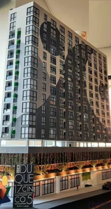Apartamento compacto central de 1 Dormitórios com sacada e churrasqueira com op