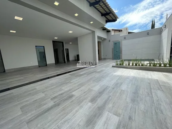 Imagem Casa de Alto Padrão à Venda no Jardim do Lago, Uberaba