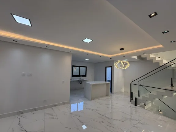 Imagem Casa à Venda com 6 Vagas e Piscina em Santana de Parnaíba