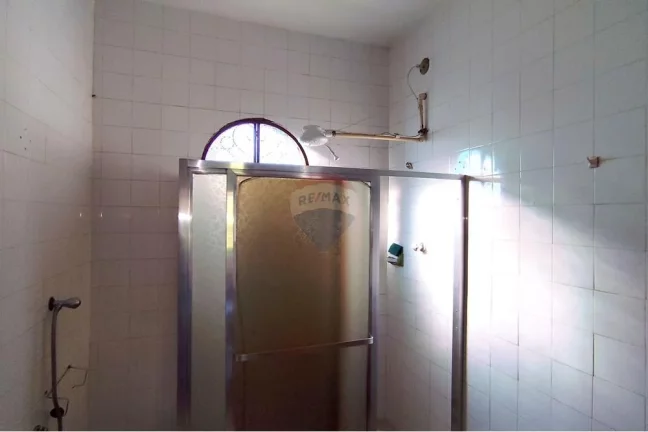 Imagem Casa com três quartos, Perto da Praia e da Praça da 70, Itaipuaçu Terreno completo
