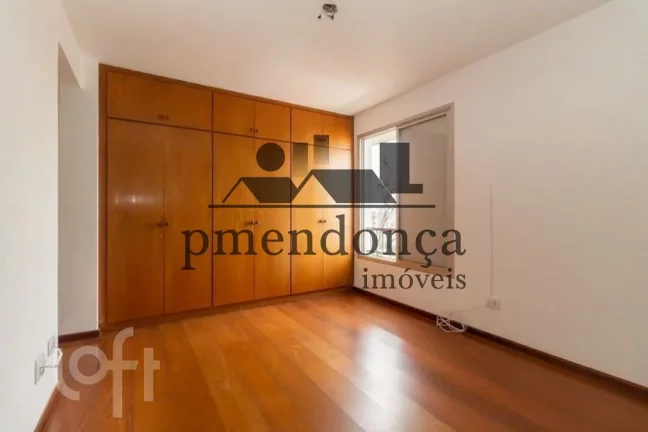 Imagem Lindo apartamento no último andar, com uma bela vista, planta espaçosa e muita luminosidade natura...