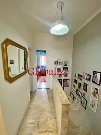 Imagem Sobrado com quintal, 3 dormitórios e garagem coberta à venda no bairro da Ponta da Praia em Santos R$ 1.065.000,00