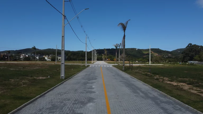 Imagem Terreno à venda em Garopaba-SC, bairro Ambrósio. Escriturado, 362m², com financiamento. Perto do centro e praias.