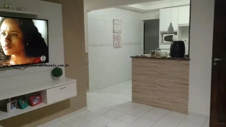 Imagem Casa para Venda em Parnamirim, Emaús, 3 dormitórios, 1 suíte, 2 banheiros, 2 vagas