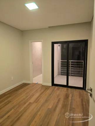 Imagem Casa Alto Padrão Geminada no bairro América - Joinville
