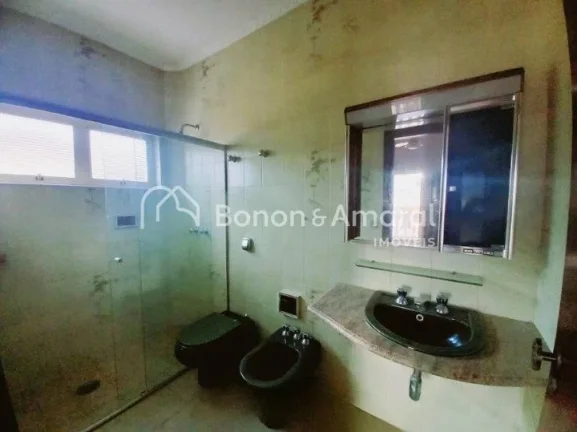 Imagem Oportunidade de negócio! Espaçoso sobrado com 5 quartos sendo 4 suítes, escritório, 7 banheiros,...