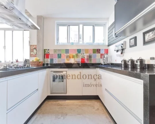 Imagem Apartamento à venda na Rua Sabará com 3 quartos sendo 2 suítes, 2 vagas, 193m²