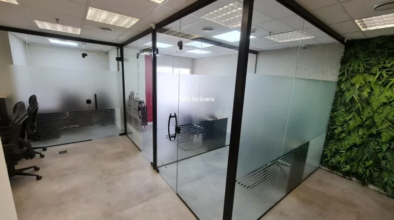 Imagem Conjunto Comercial para Locação em Indianópolis, São Paulo-SP: 1 sala, 1 vaga, 46m² de área.