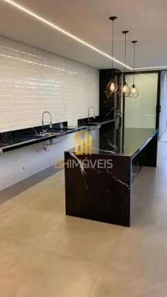 Imagem A casa possui 

- 3 suítes plenas sendo 1 master
- Sala 
- Cozinha 
- Área de serviço 
- 4 banhei...